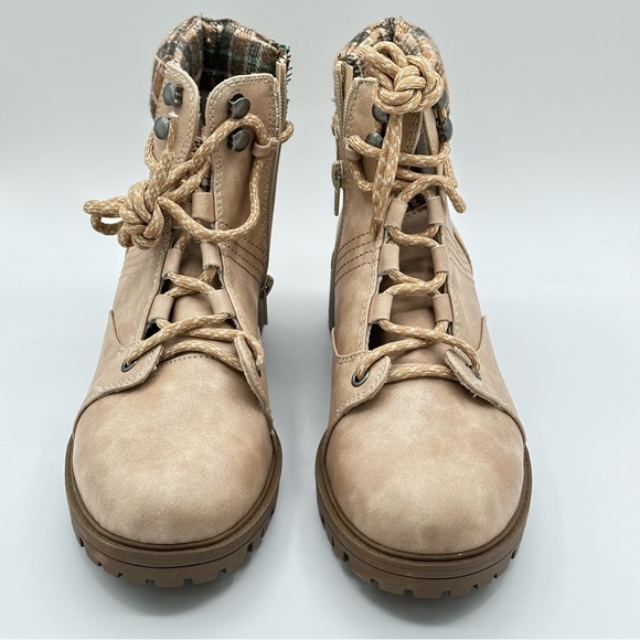 Women’s Sugar Cream Ankle Boots Size 8.5 - Picture 2 of 8